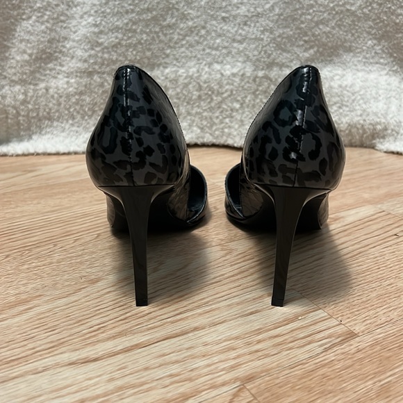 Calvin Klein - Picture 3 of 5